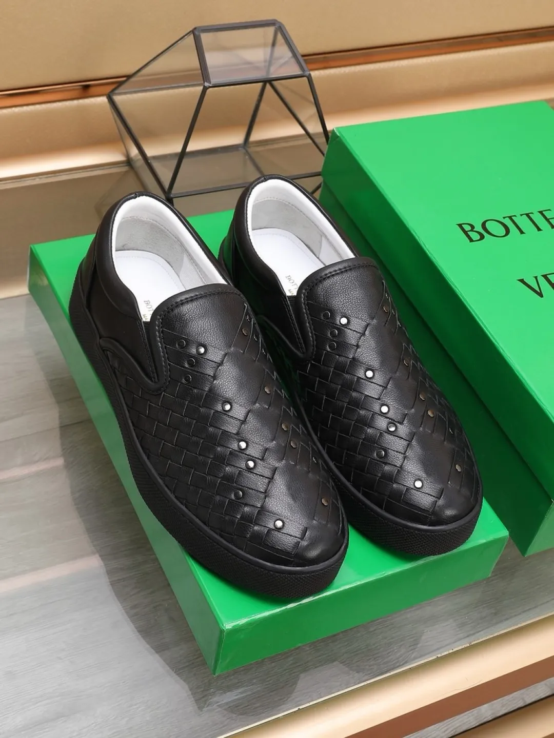 Men's men's shoes 💰Men's shoes 💰540💰🔥[BV] series of top purchasing agents 🔍Imported first-layer cowhide woven surface, cowhide foot pads lining environmentally friendly ♻️Does not fade, 💪Sole: Rubber combination original factory special original outsole ⚠Original and single goods 🔍🔍You can come in and out at will, welcome to compare ⚠Number of sizes: 38-44